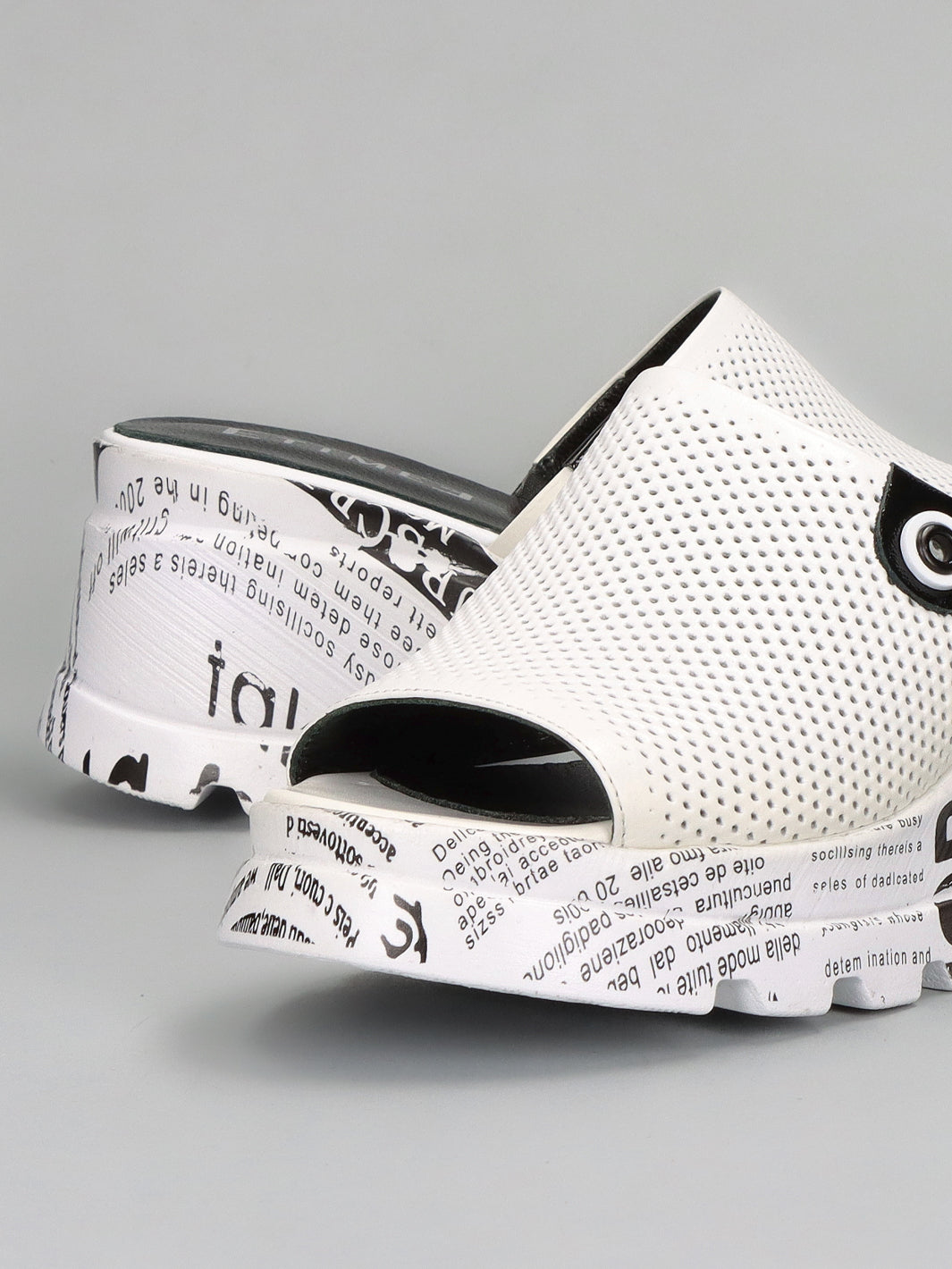 LEATHER SLIPPERS - WHITE