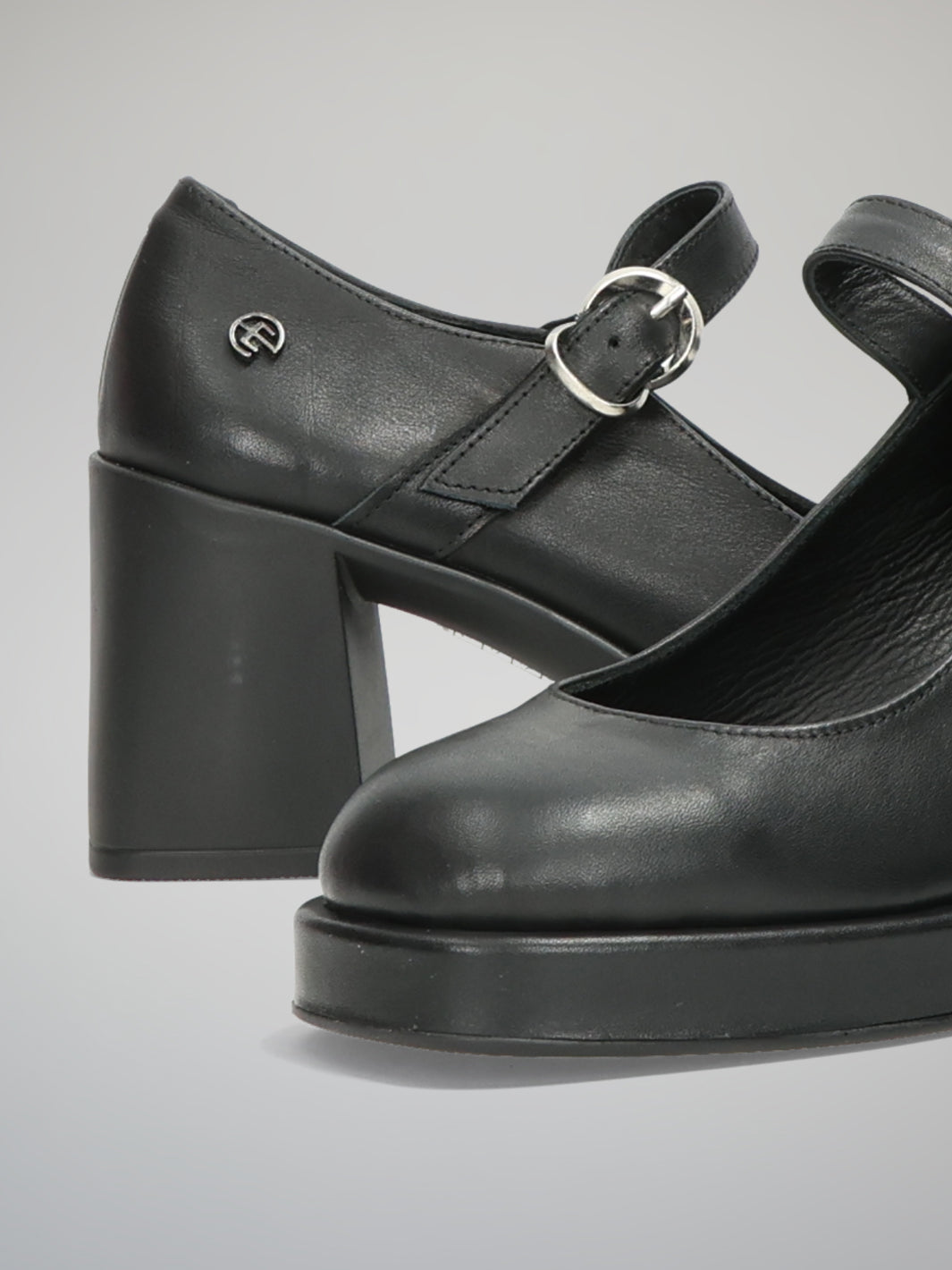 LEATHER HEELS- BLACK