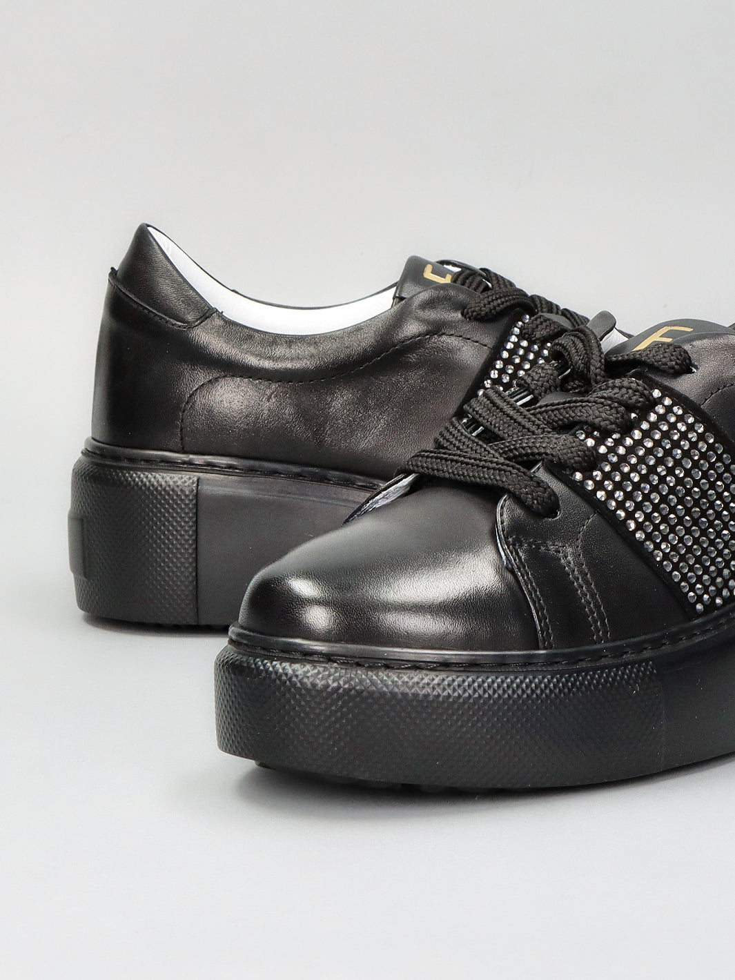 LEATHER SNEAKER - BLACK