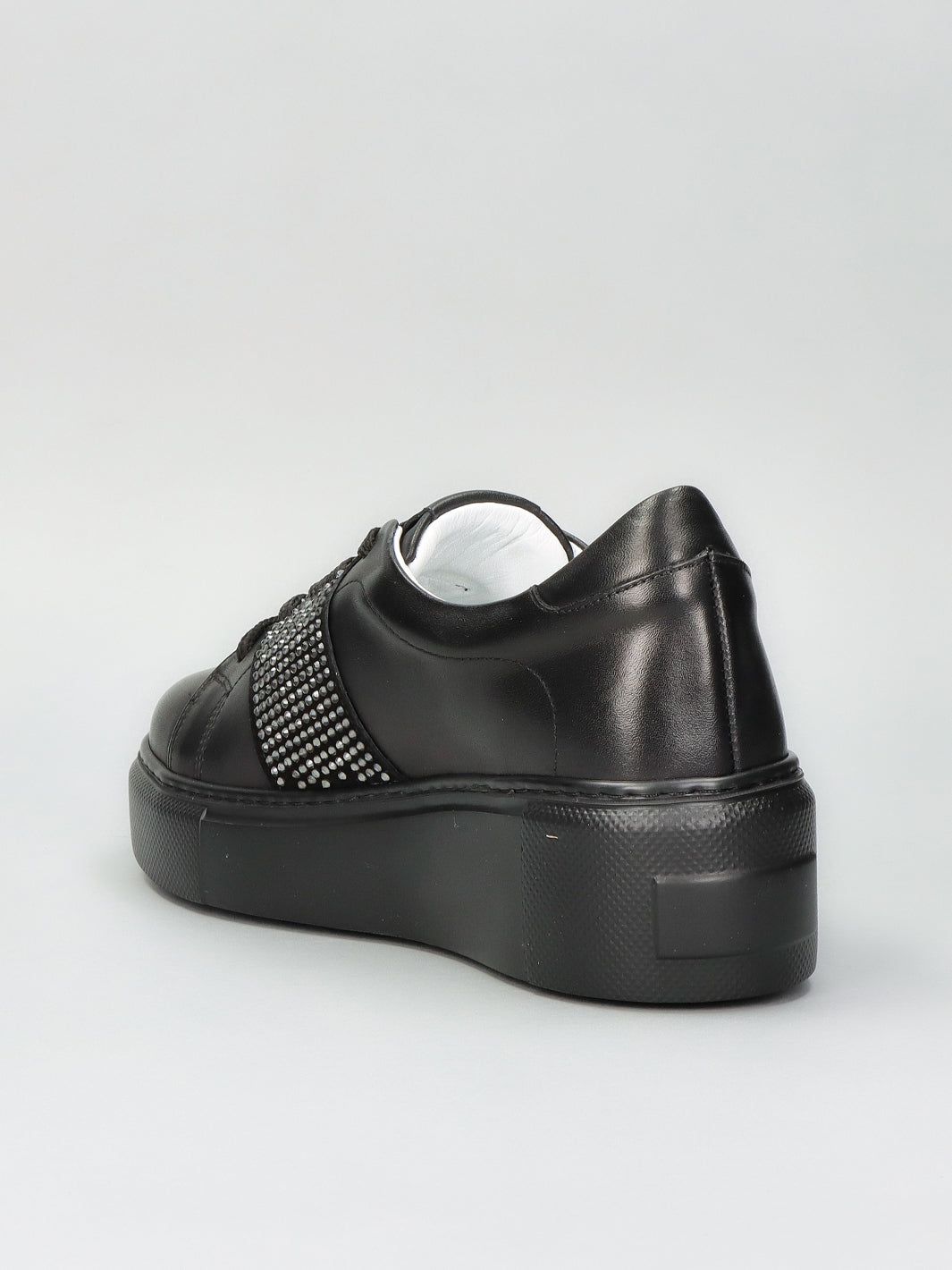 LEATHER SNEAKER - BLACK