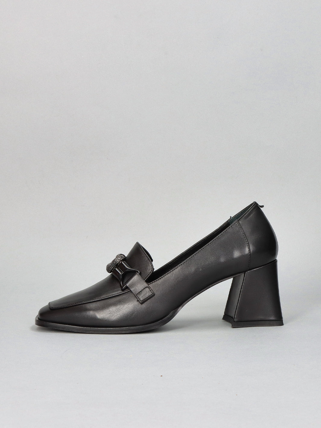 LEATHER LOW SHOES - BLACK