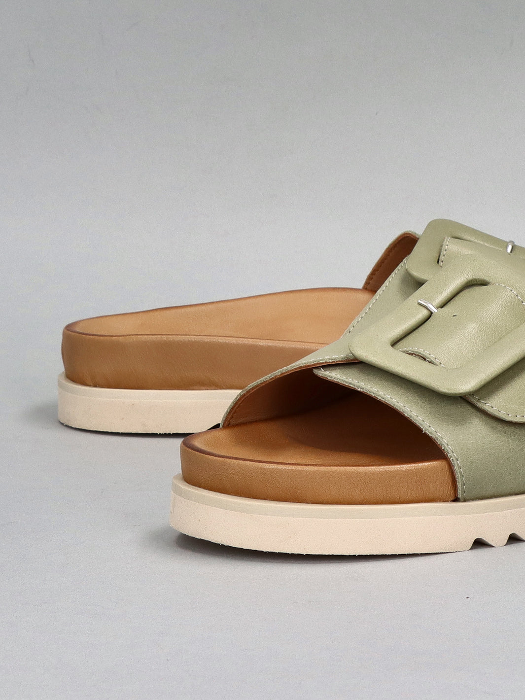 LEATHER SLIPPERS - GREEN