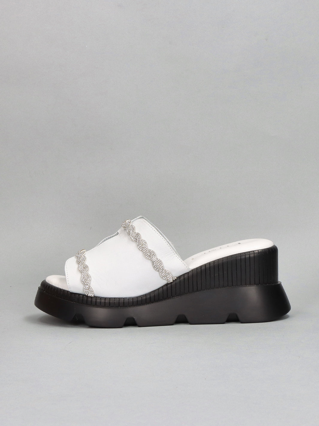 LEATHER SLIPPERS - WHITE