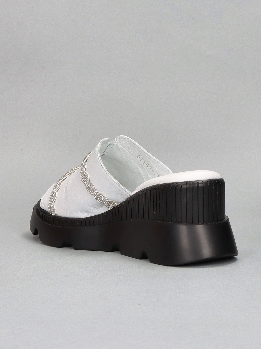 LEATHER SLIPPERS - WHITE