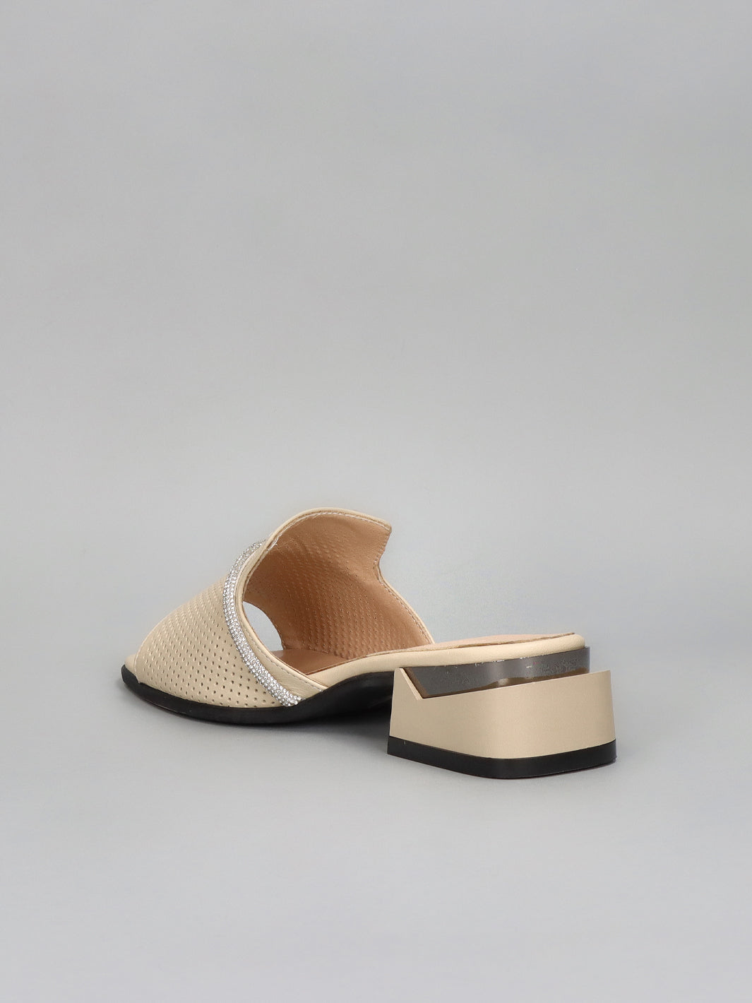 LEATHER SLIPPERS - BEIGE