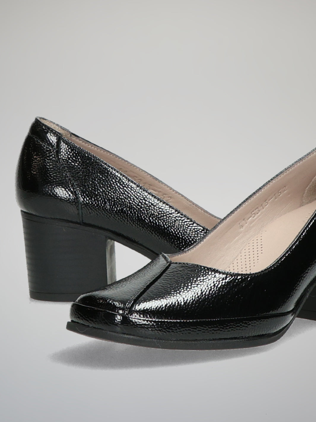LEATHER PUMPS - BLACK