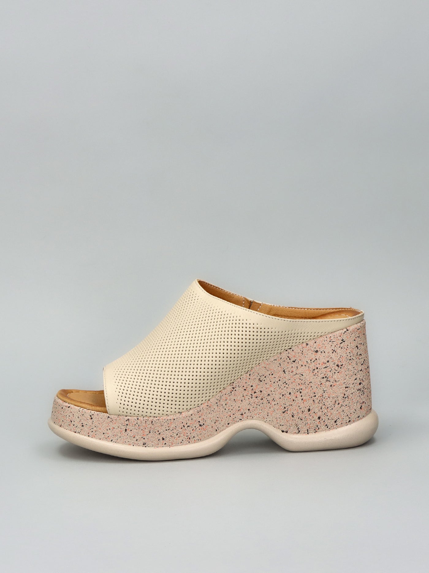 LEATHER SLIPPERS- BEIGE