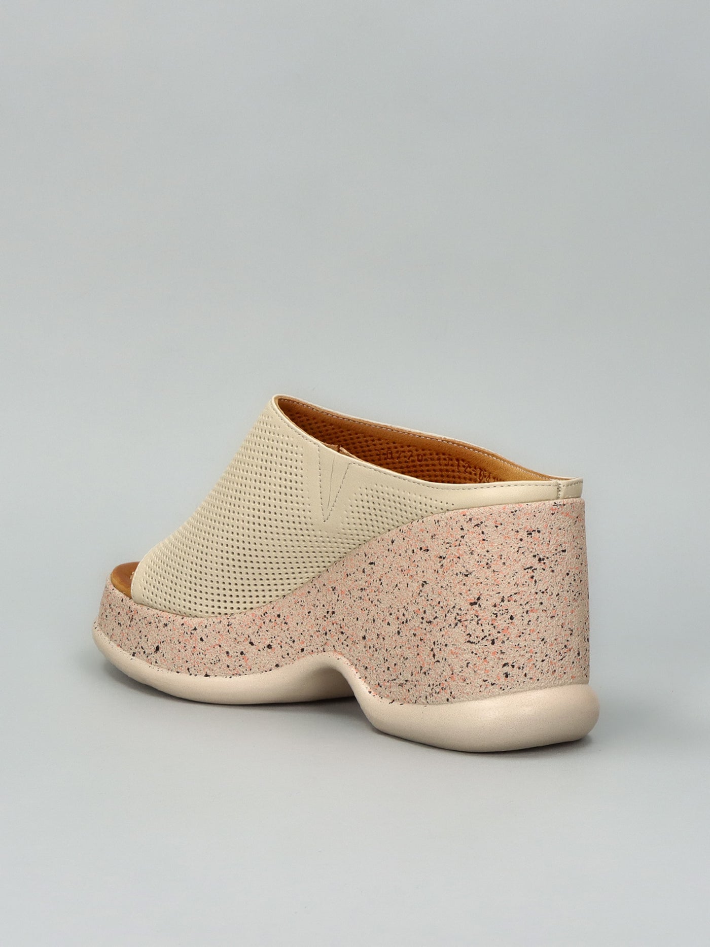 LEATHER SLIPPERS- BEIGE