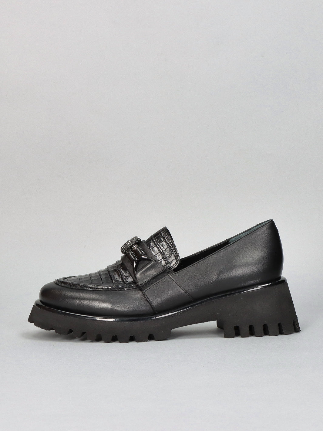 LEATHER LOW SHOES - BLACK