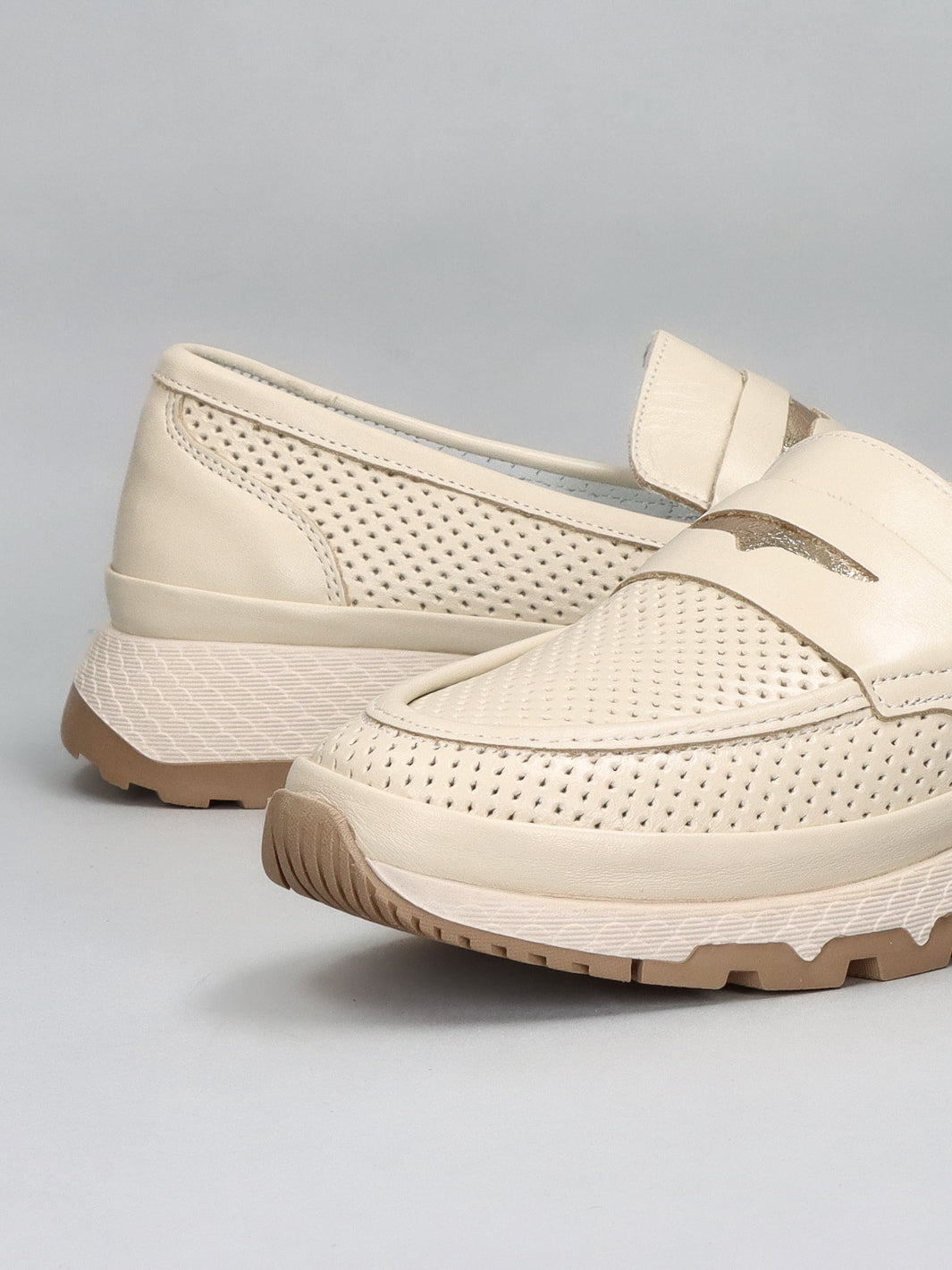 LEATHER MOCCASINS - BEIGE