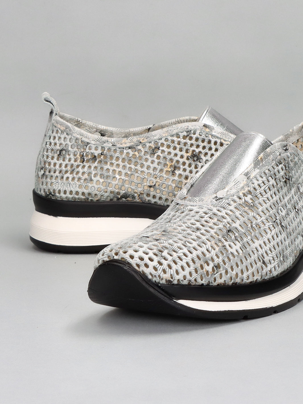 LEATHER SNEAKER - SILVER