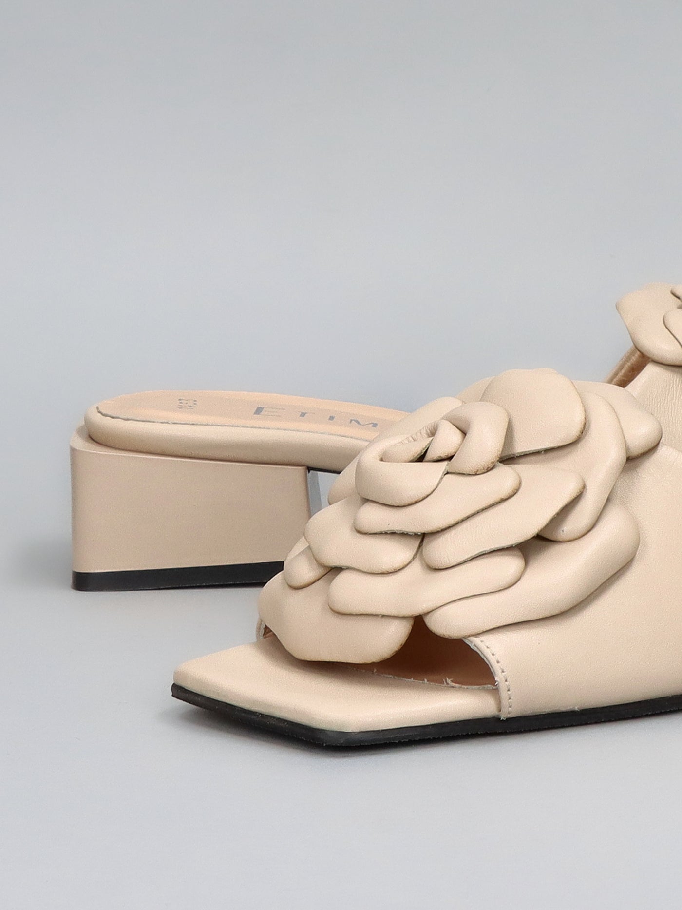 LEATHER SLIPPERS - BEIGE