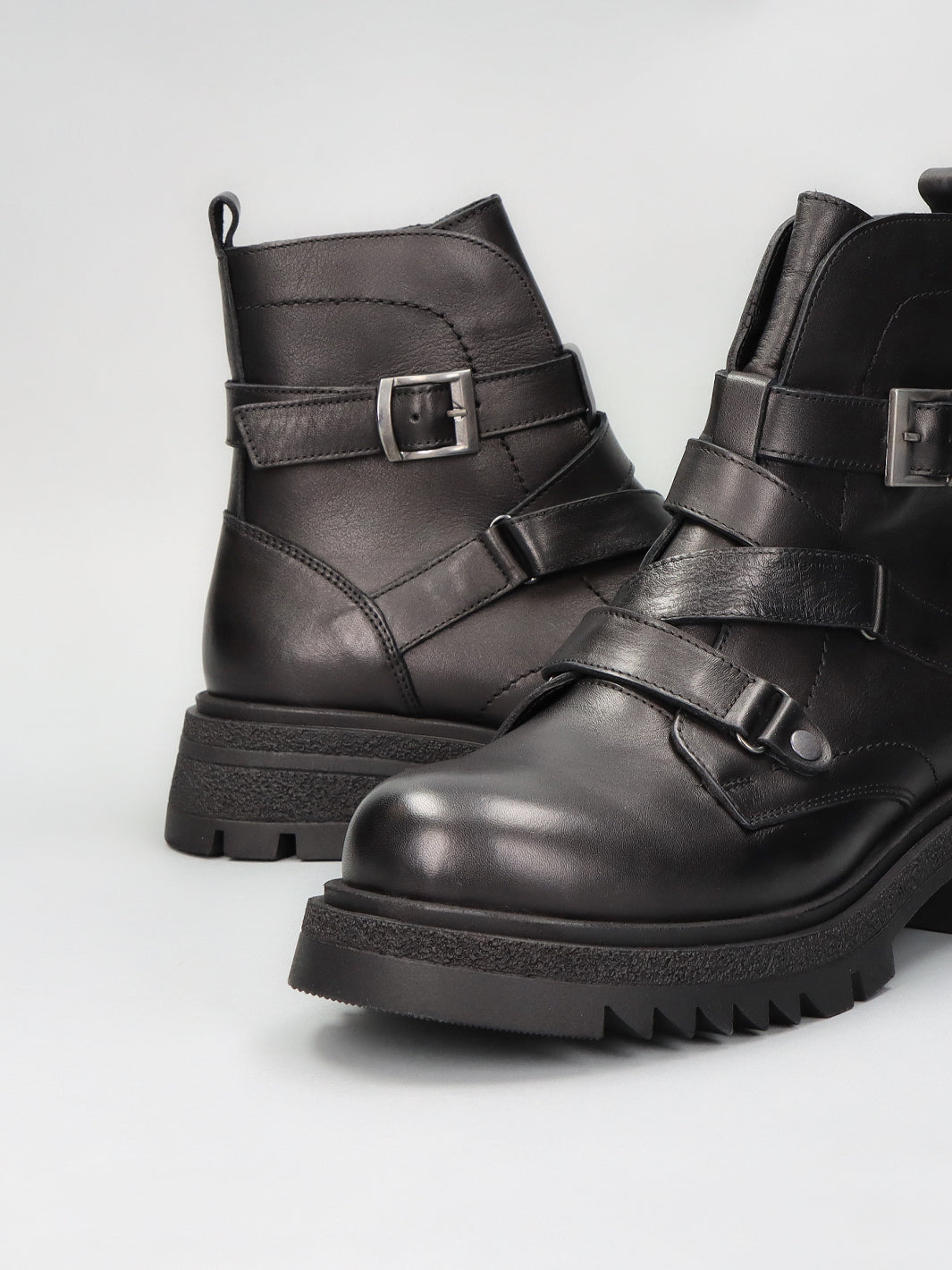 LEATHER ANKLE BOOTS - BLACK