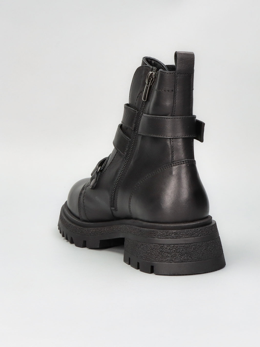 LEATHER ANKLE BOOTS - BLACK