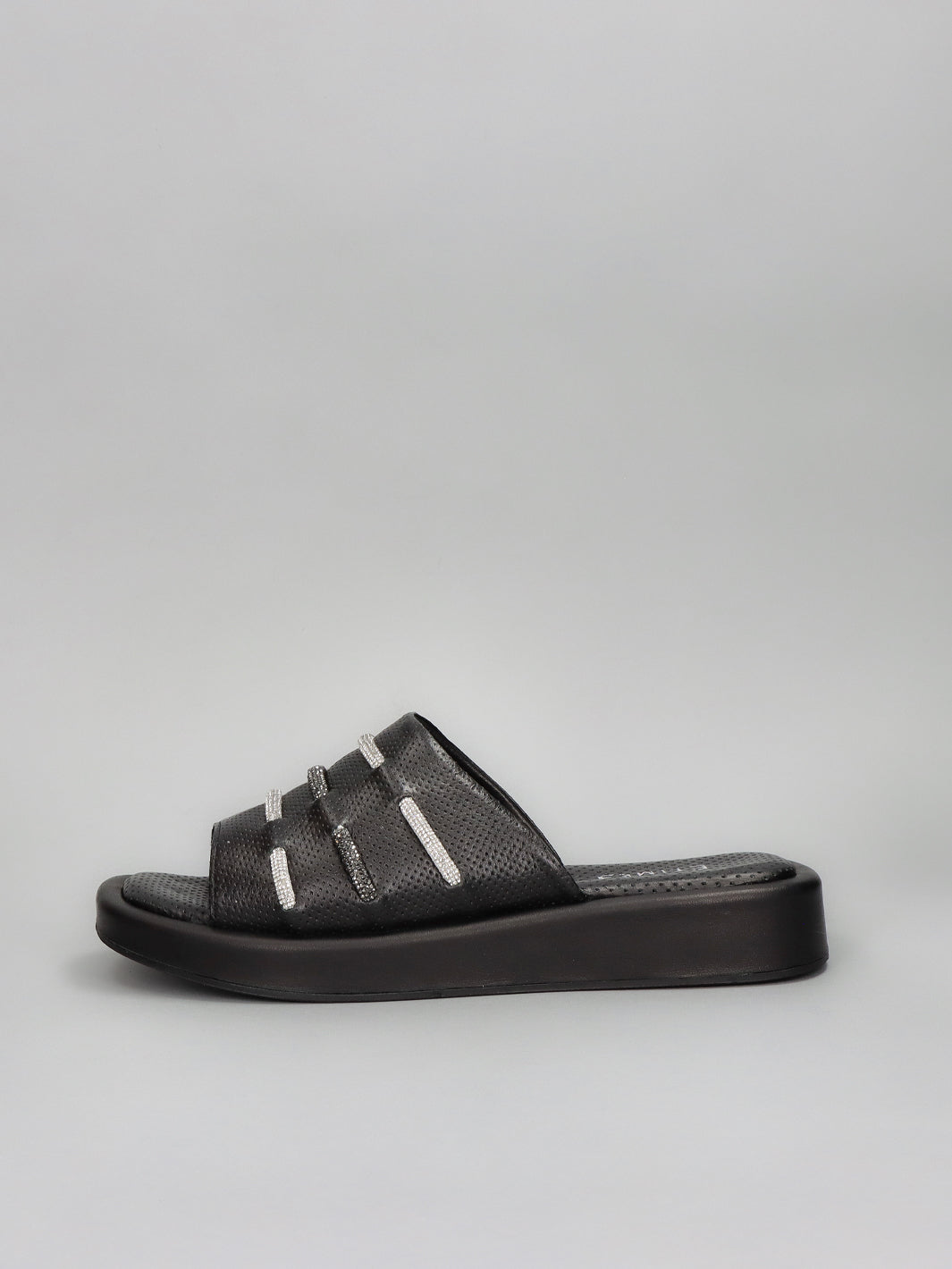 LEATHER SANDALS - BLACK