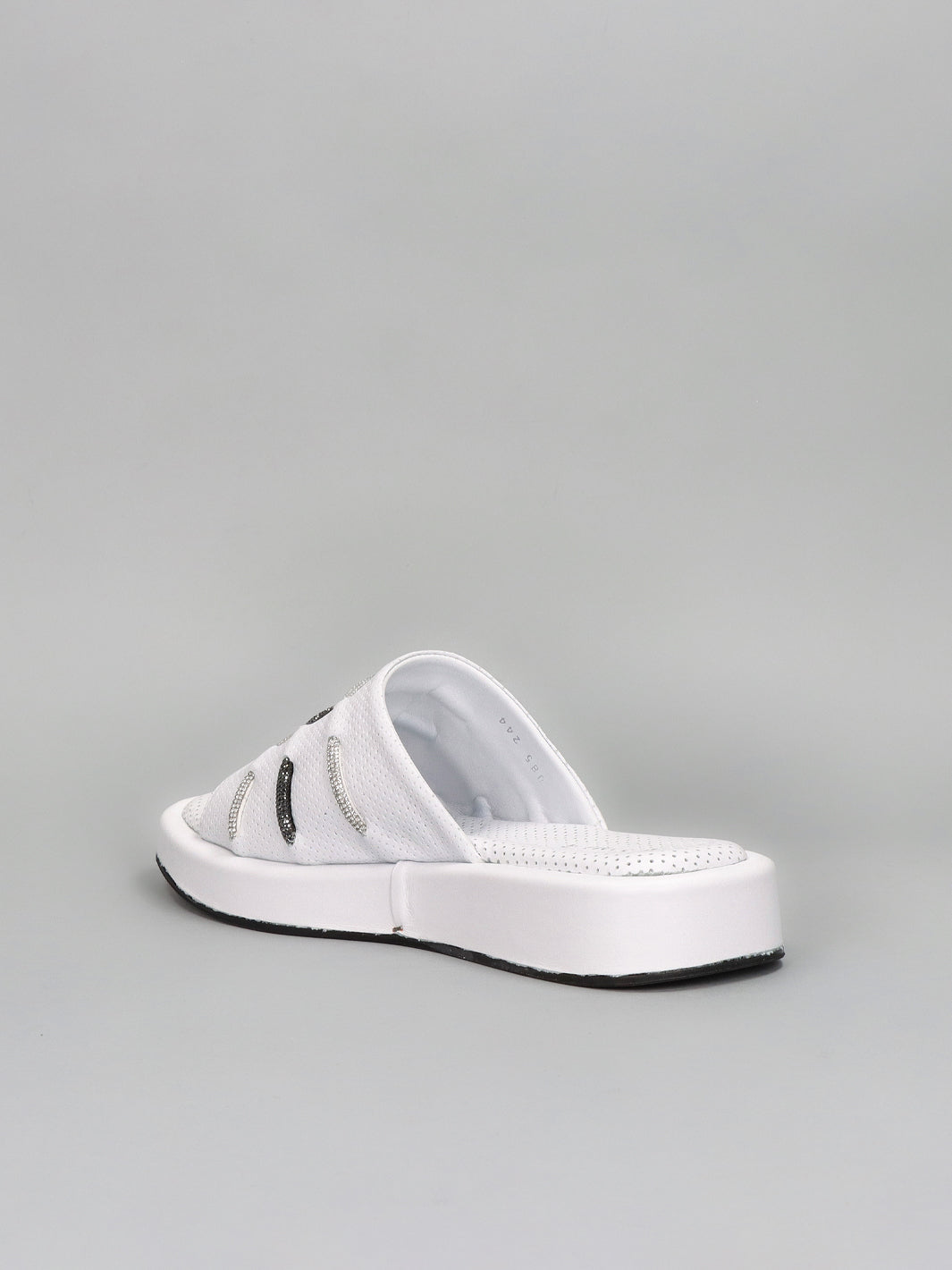 LEATHER SLIPPERS - WHITE
