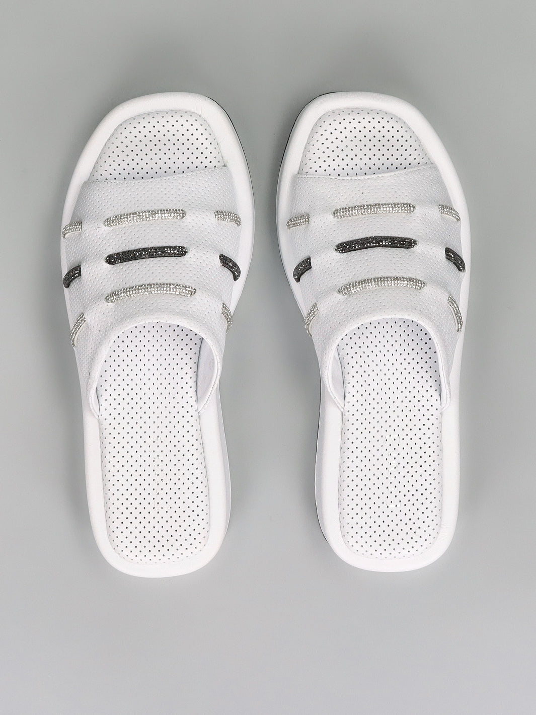 LEATHER SLIPPERS - WHITE