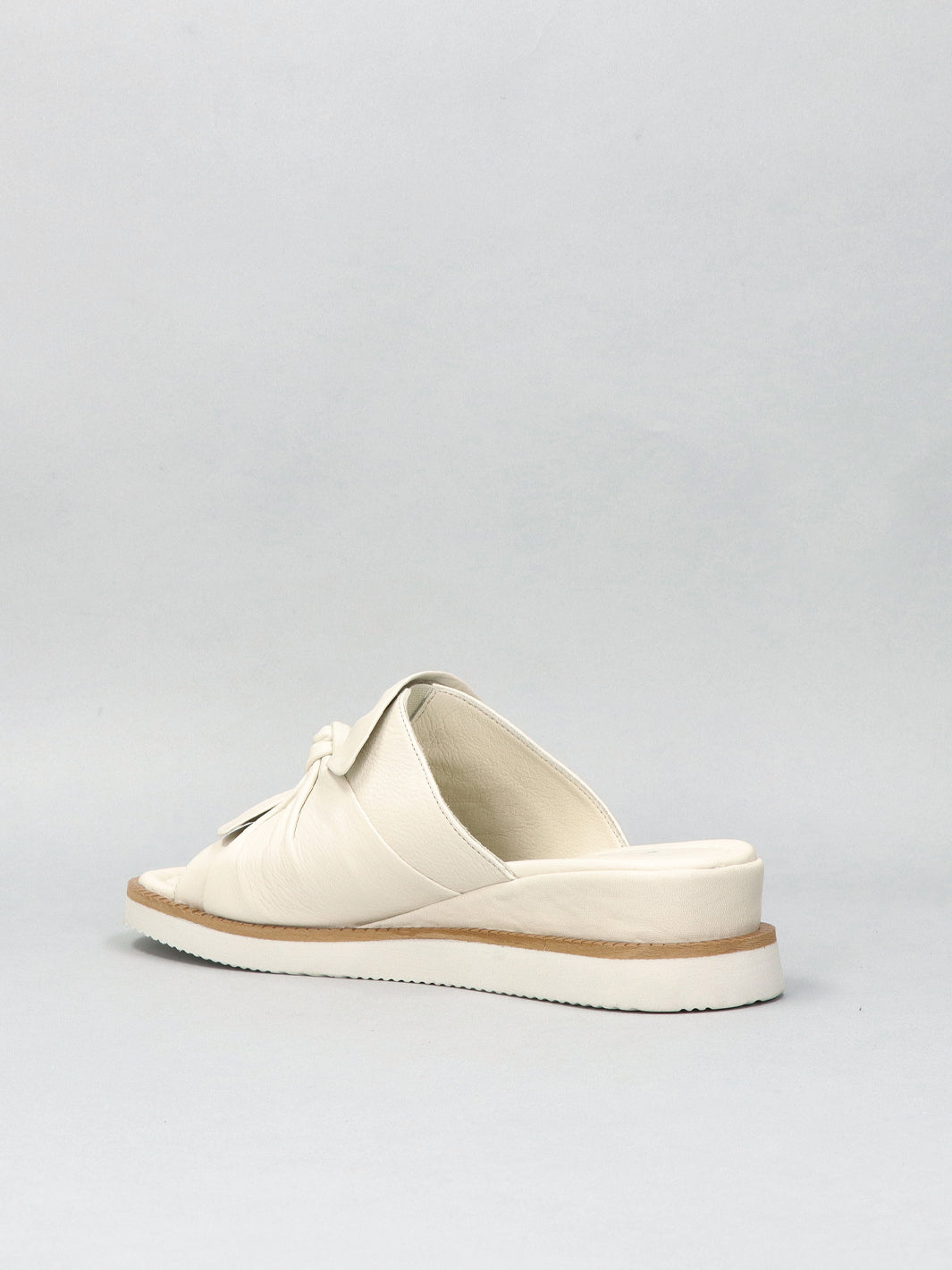 LEATHER SLIPPERS - BEIGE/WHITE