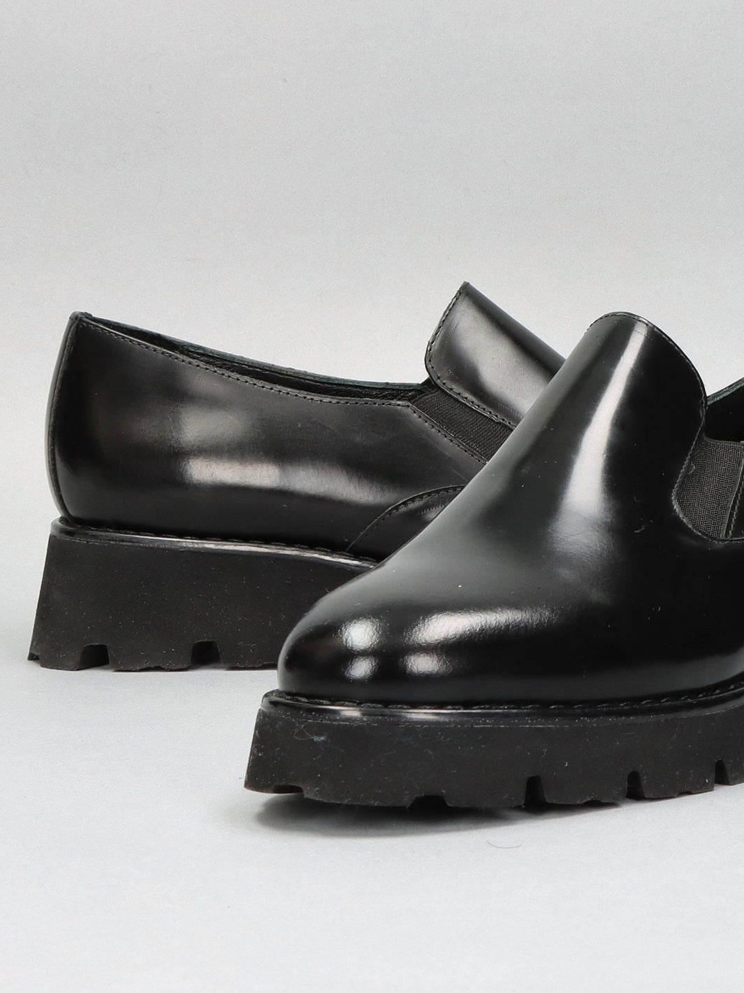 LEATHER LOW SHOES - BLACK
