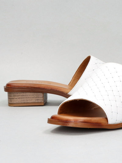 LEATHER SLIPPERS - WHITE