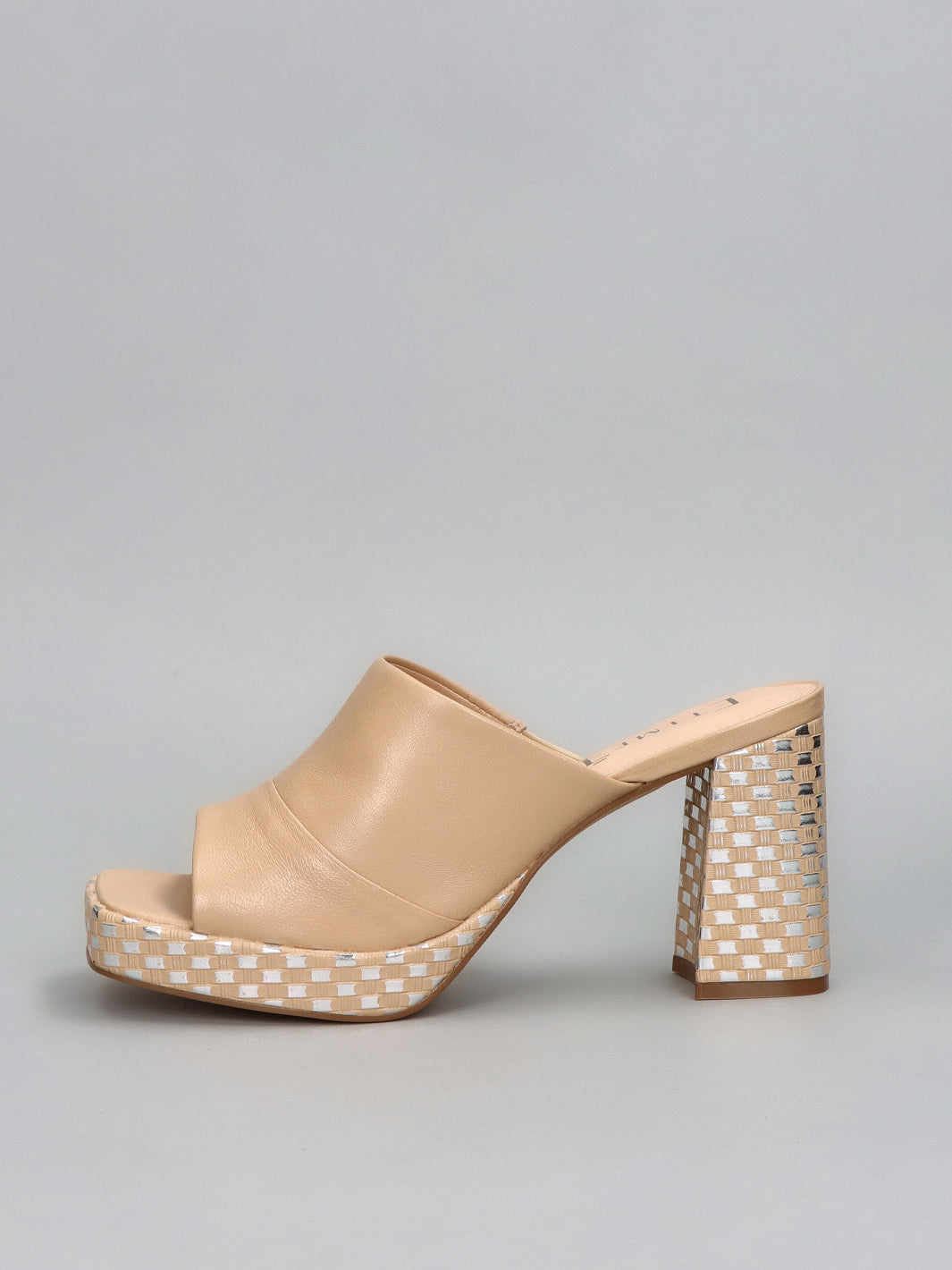 LEATHER SLIPPERS - BEIGE