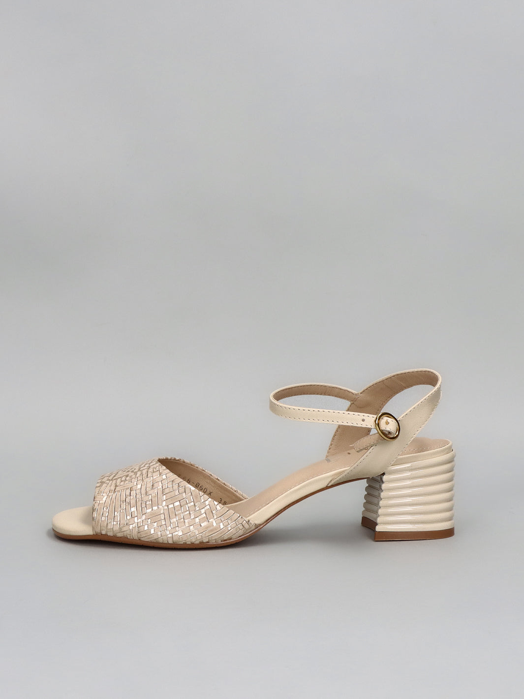 LEATHER SANDALS - BEIGE/GOLD