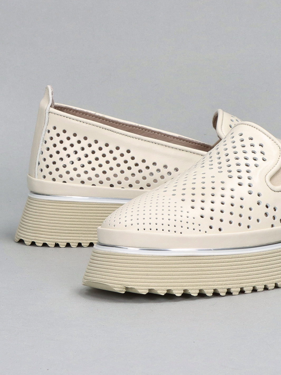 LEATHER LOW SHOES - BEIGE/WHITE