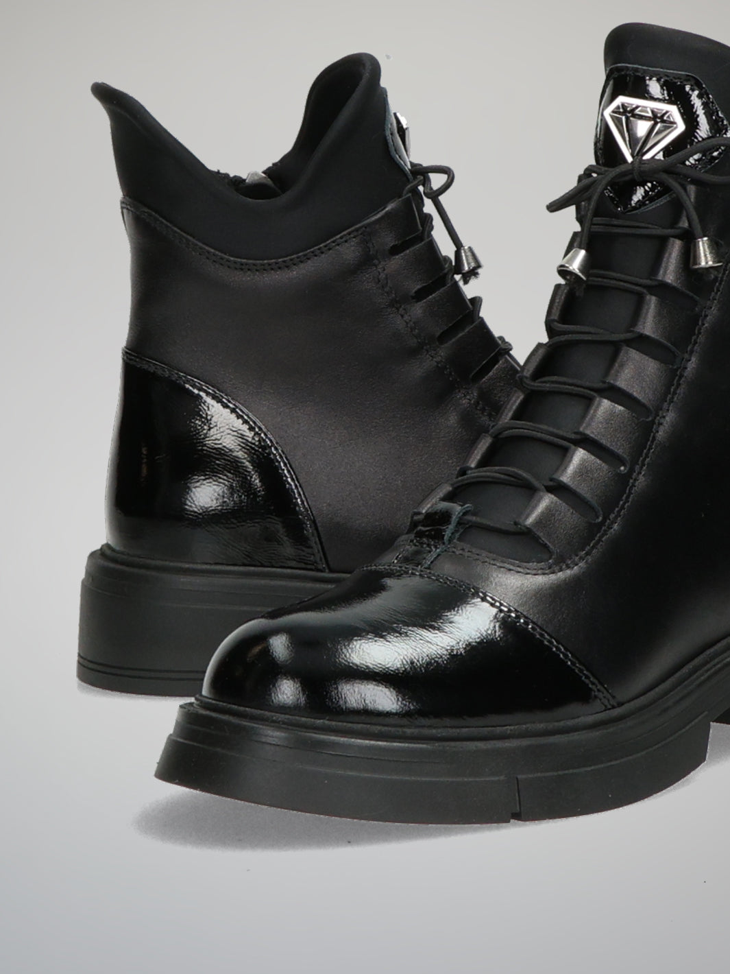 LEATHER ANKLE BOOTS - BLACK