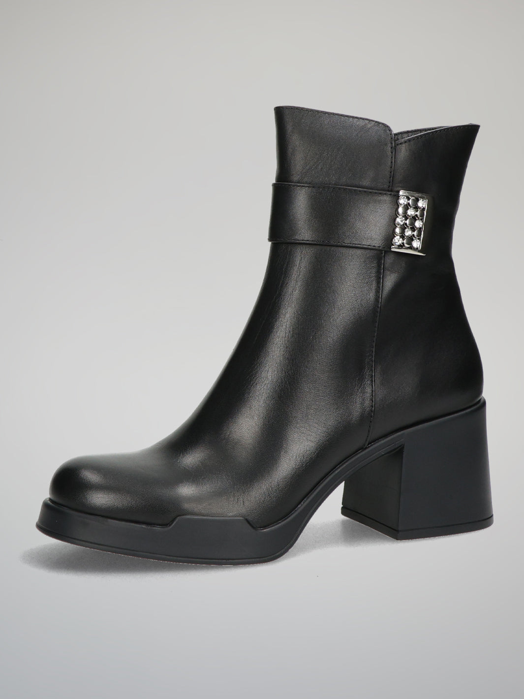 LEATHER ANKLE BOOTS - BLACK