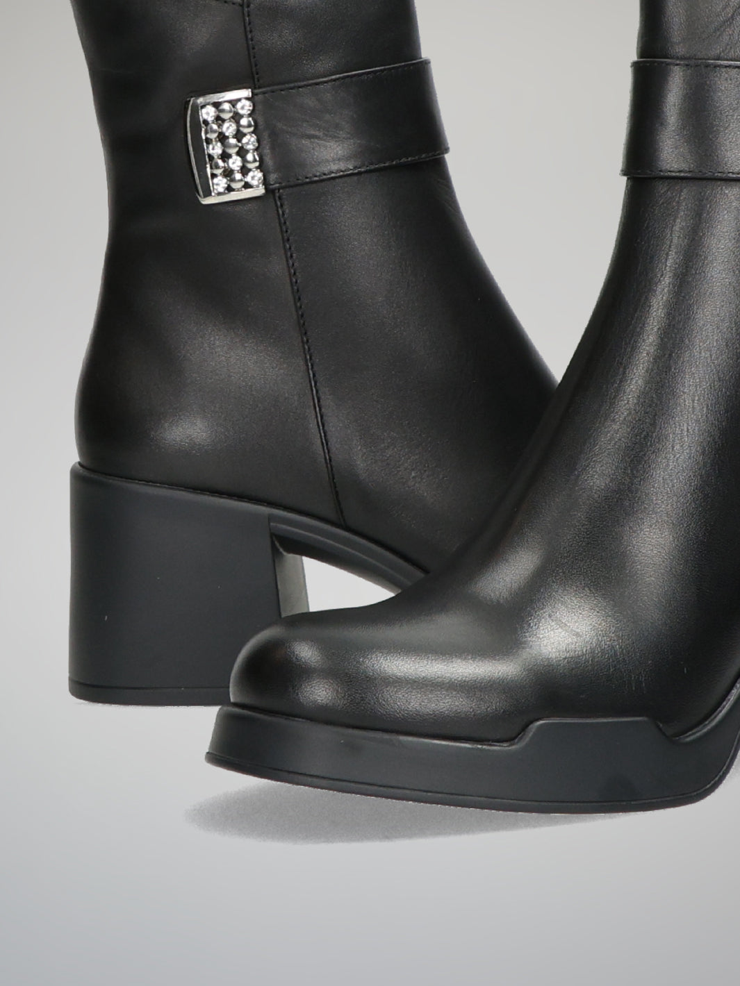 LEATHER ANKLE BOOTS - BLACK