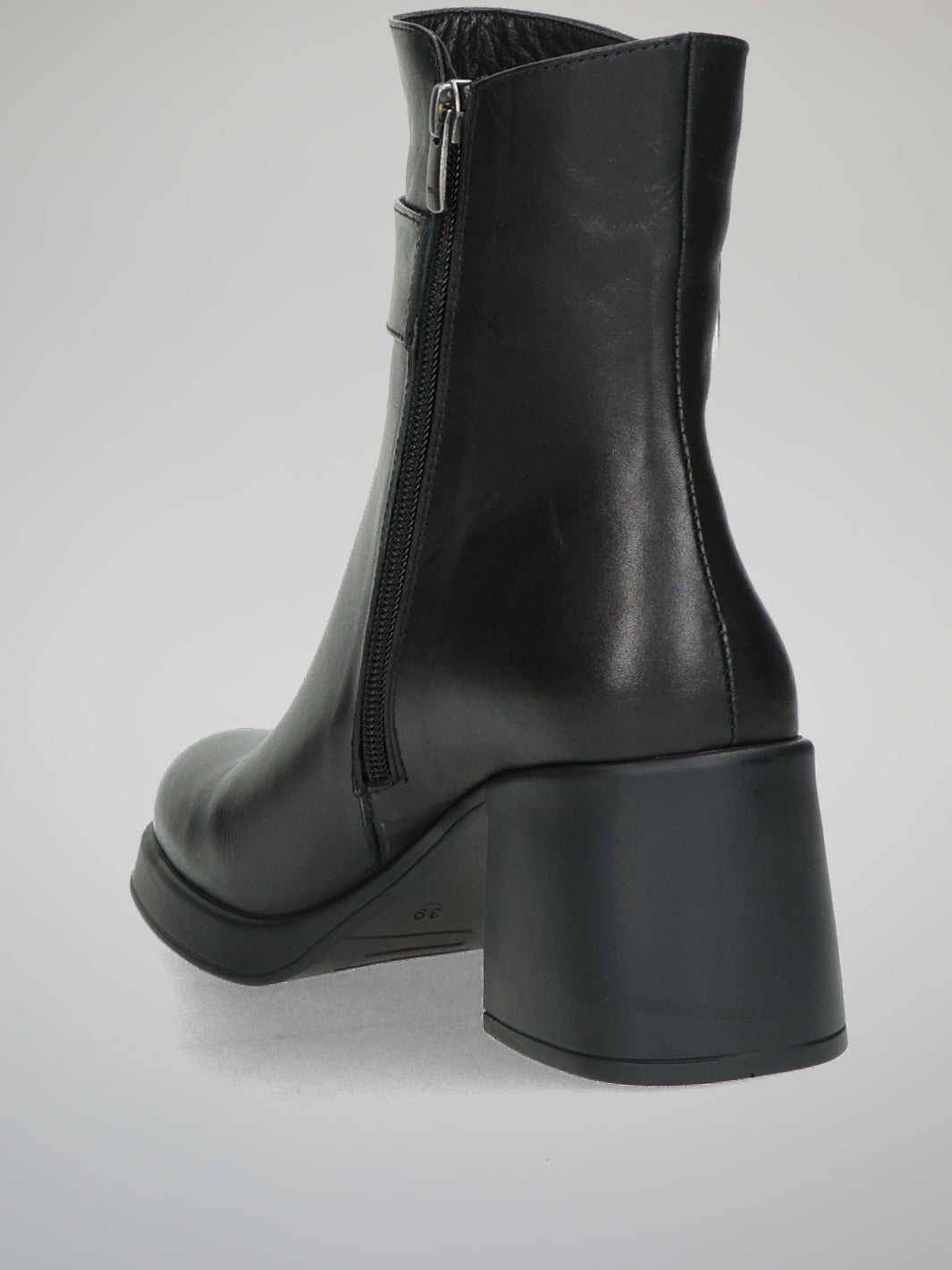 LEATHER ANKLE BOOTS - BLACK