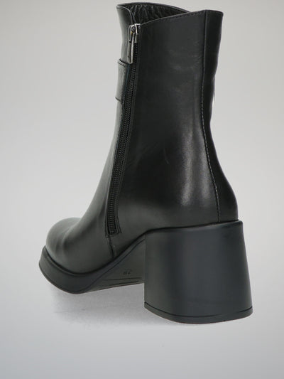 LEATHER ANKLE BOOTS - BLACK