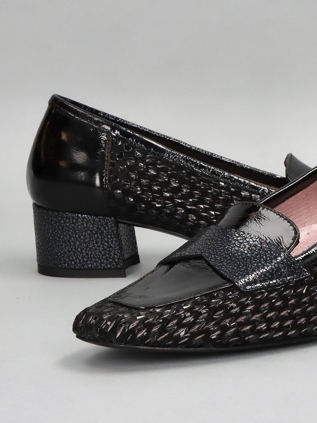 LEATHER LOW SHOES - BLACK
