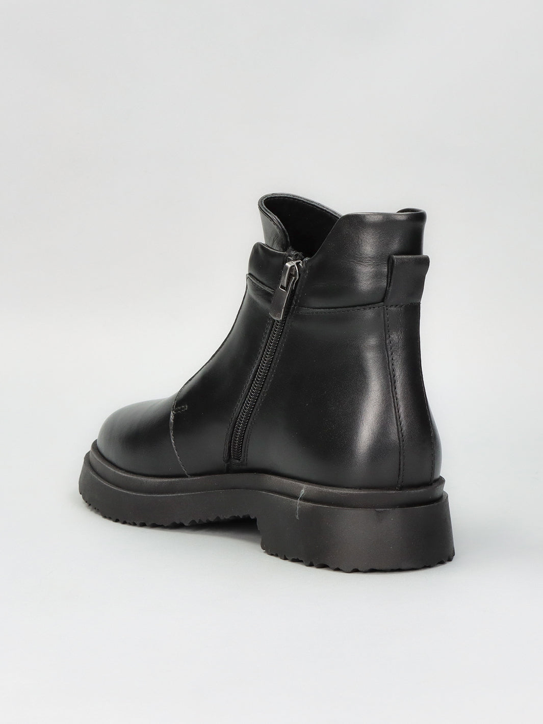 LEATHER ANKLE SHOES - BLACK
