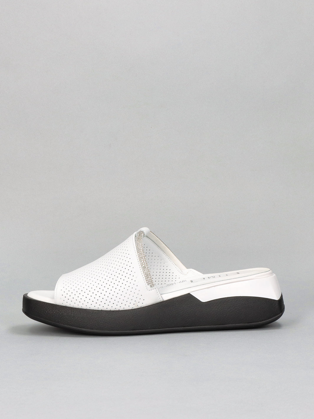LEATHER SLIPPERS - WHITE