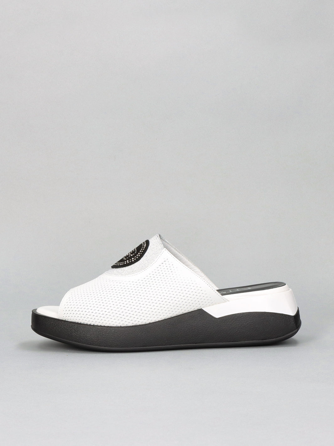 LEATHER SLIPPERS - WHITE