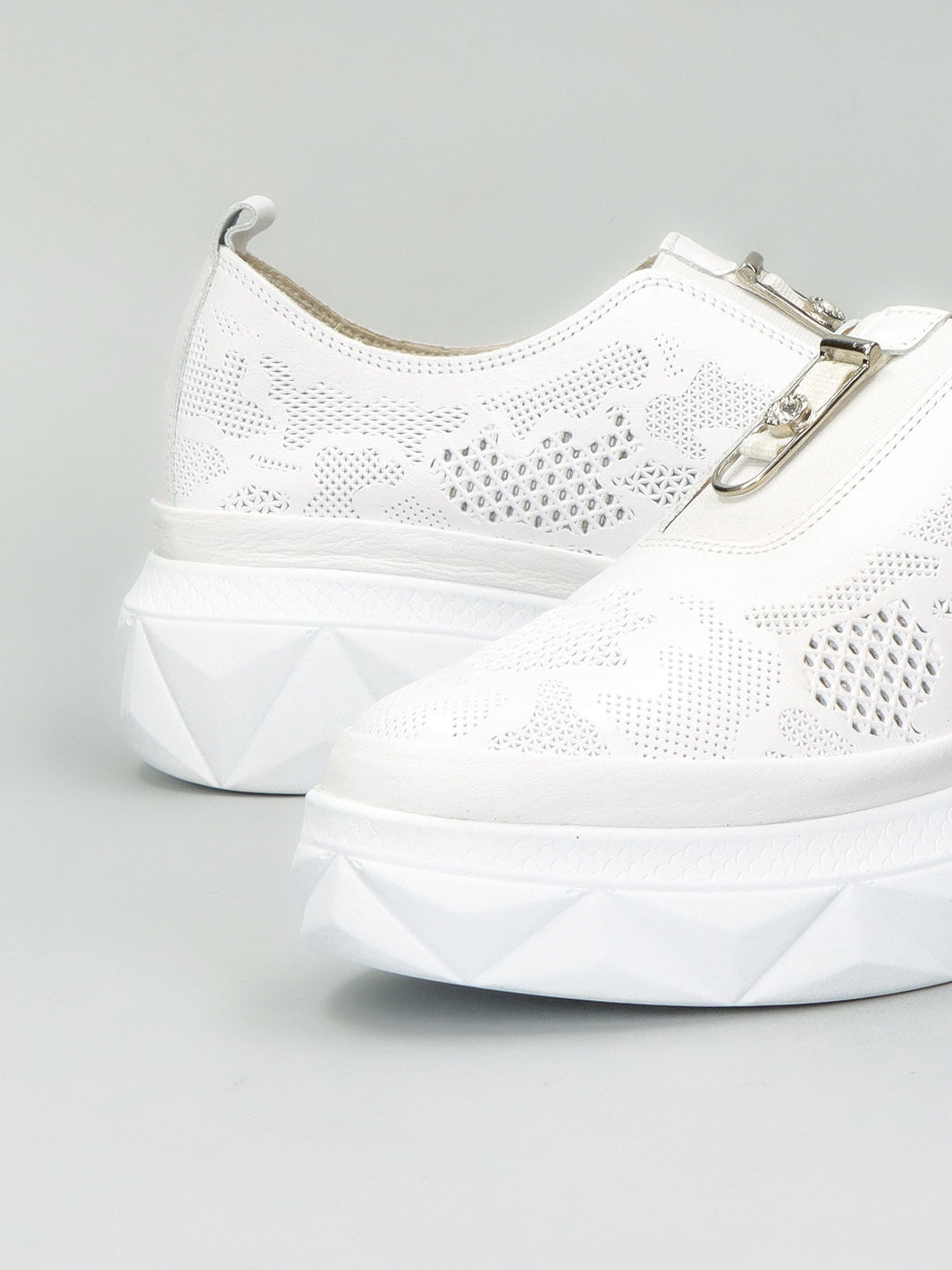 LEATHER SNEAKER - WHITE