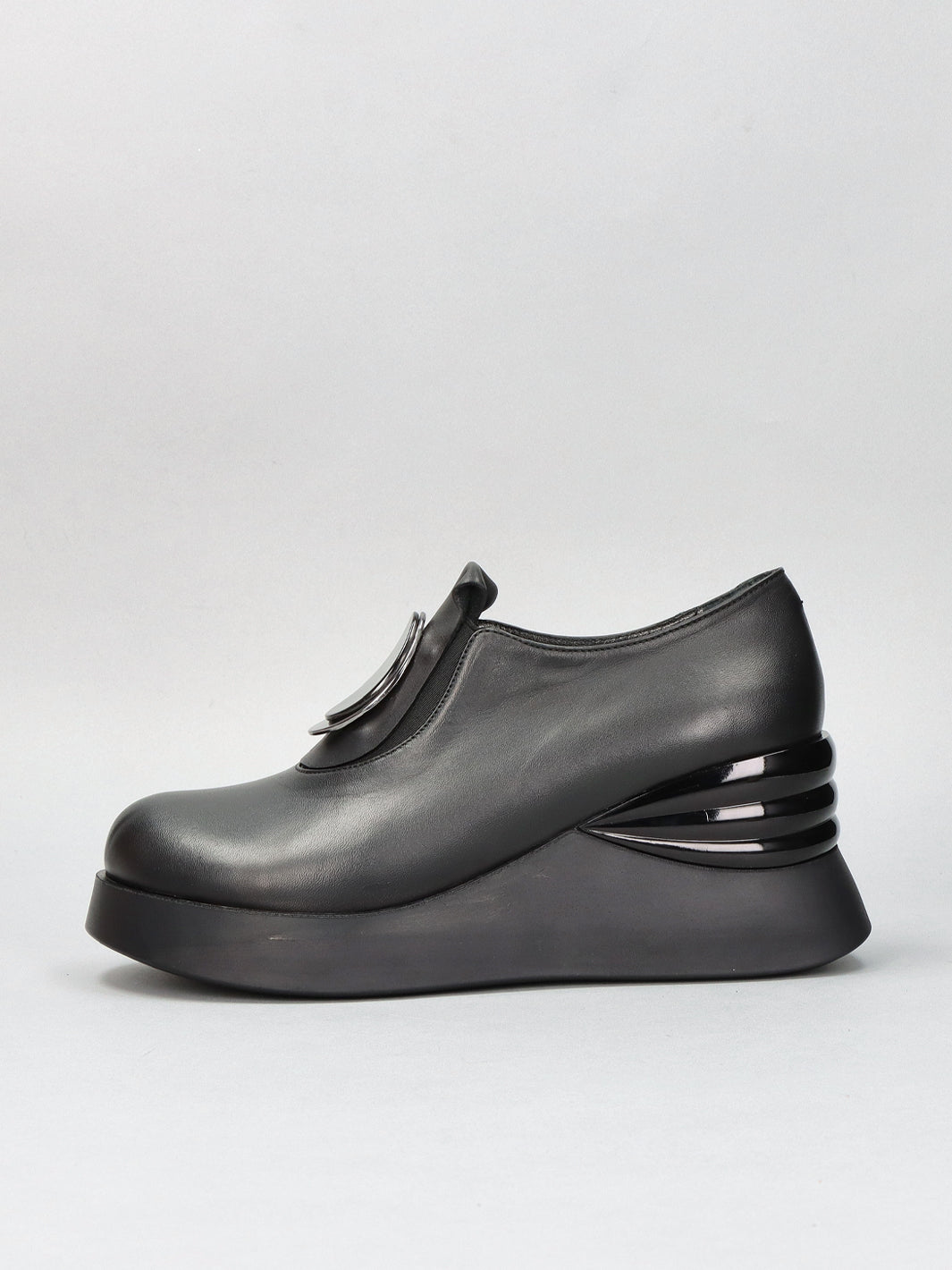LEATHER LOW SHOES - BLACK