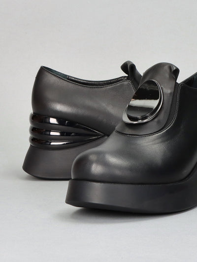 LEATHER LOW SHOES - BLACK
