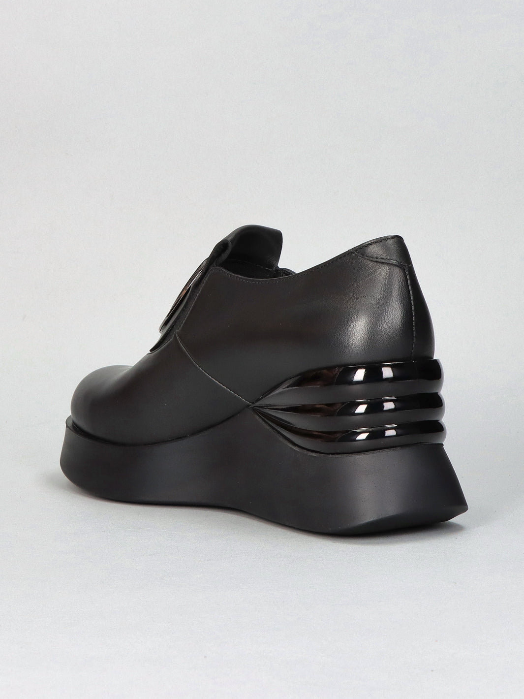 LEATHER LOW SHOES - BLACK
