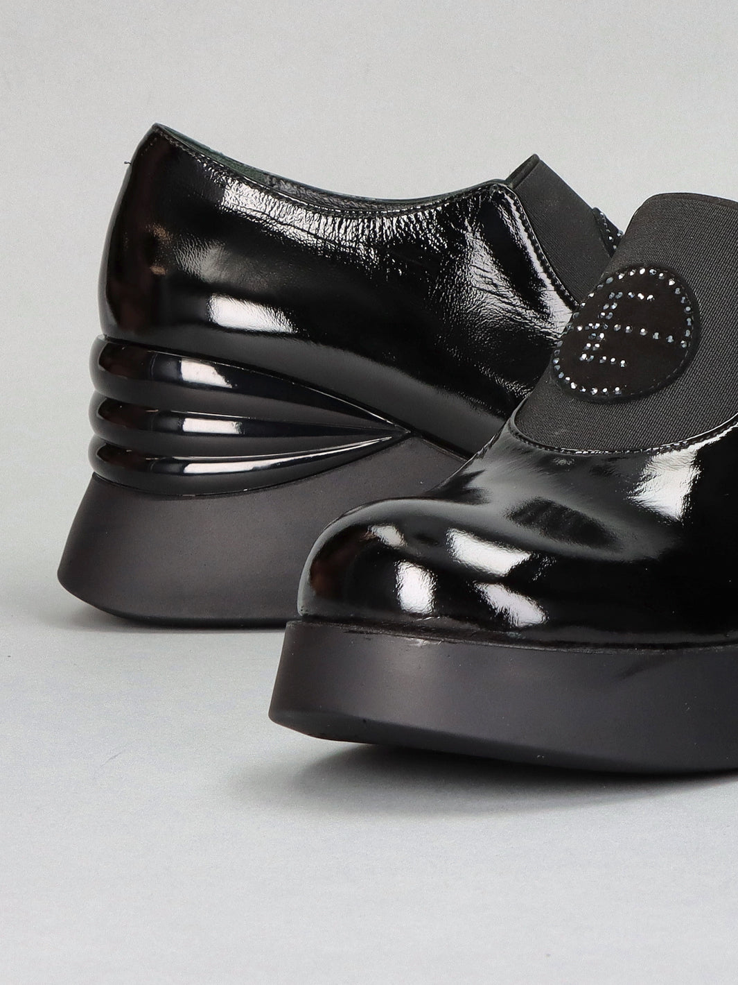 LEATHER LOW SHOES - BLACK