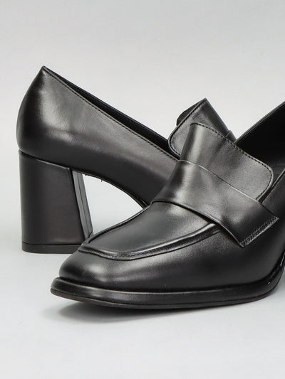 LEATHER LOW SHOES - BLACK