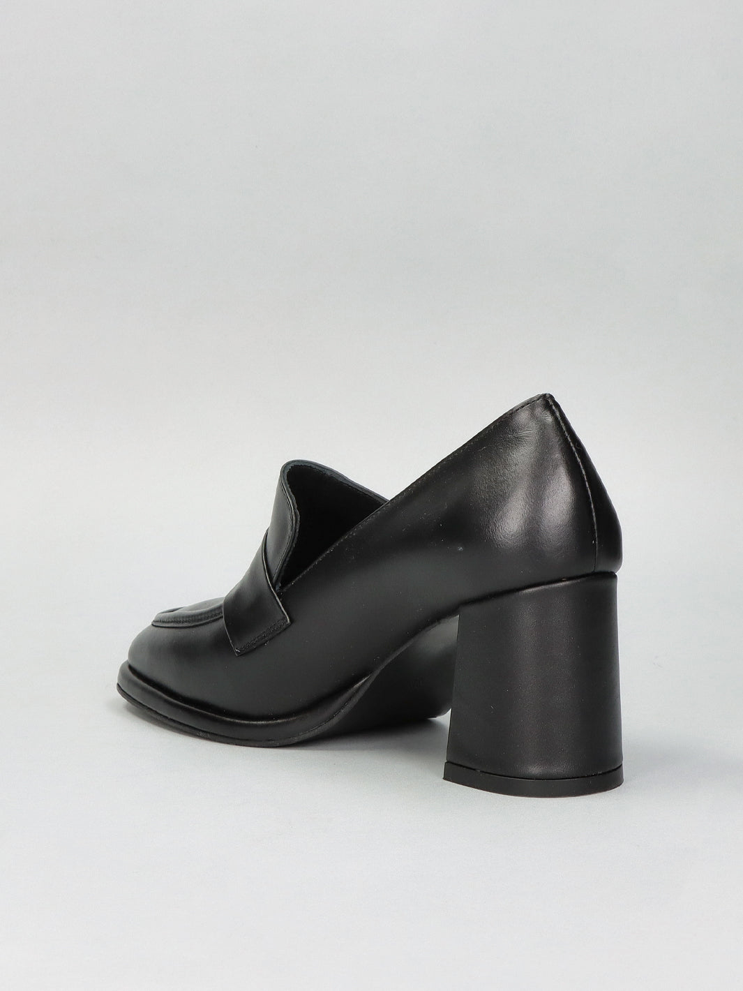 LEATHER LOW SHOES - BLACK