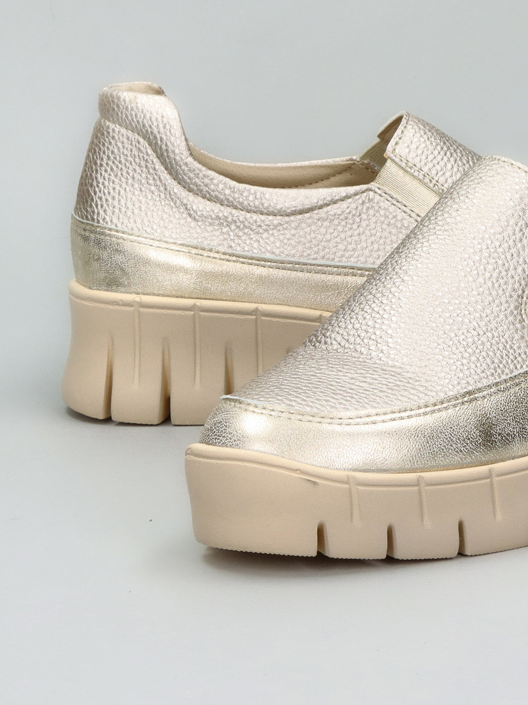 LEATHER SNEAKER - GOLD
