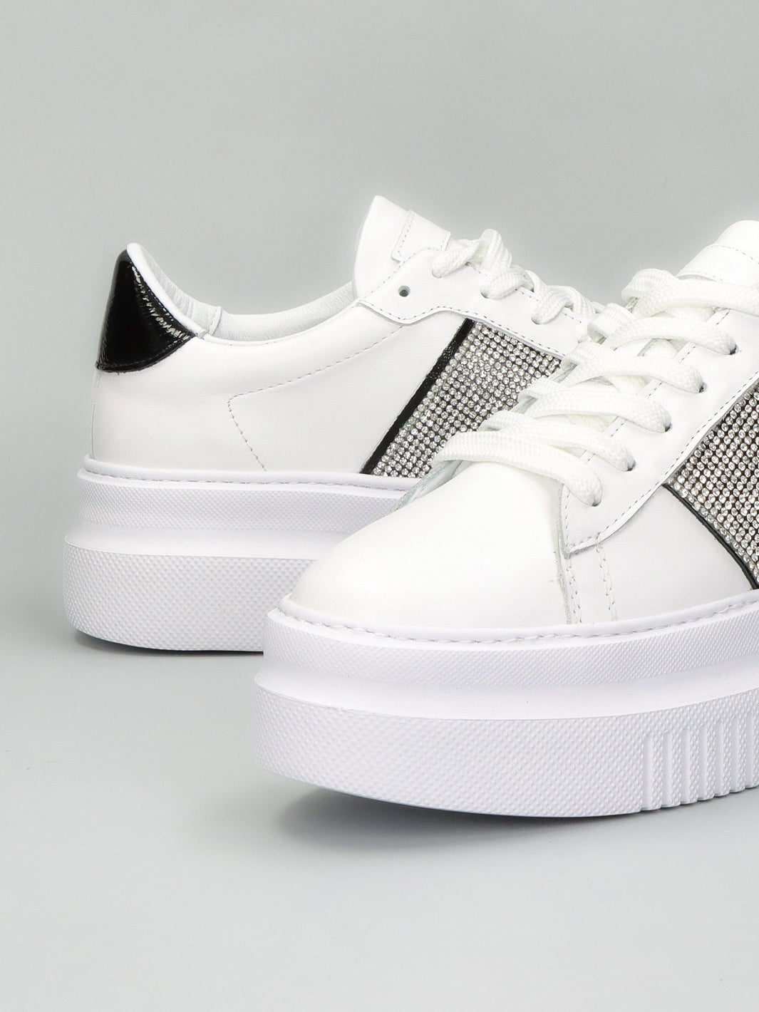 LEATHER SNEAKER - WHITE