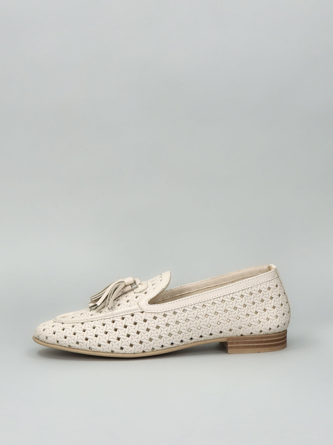 LEATHER MOCCASINS - BEIGE