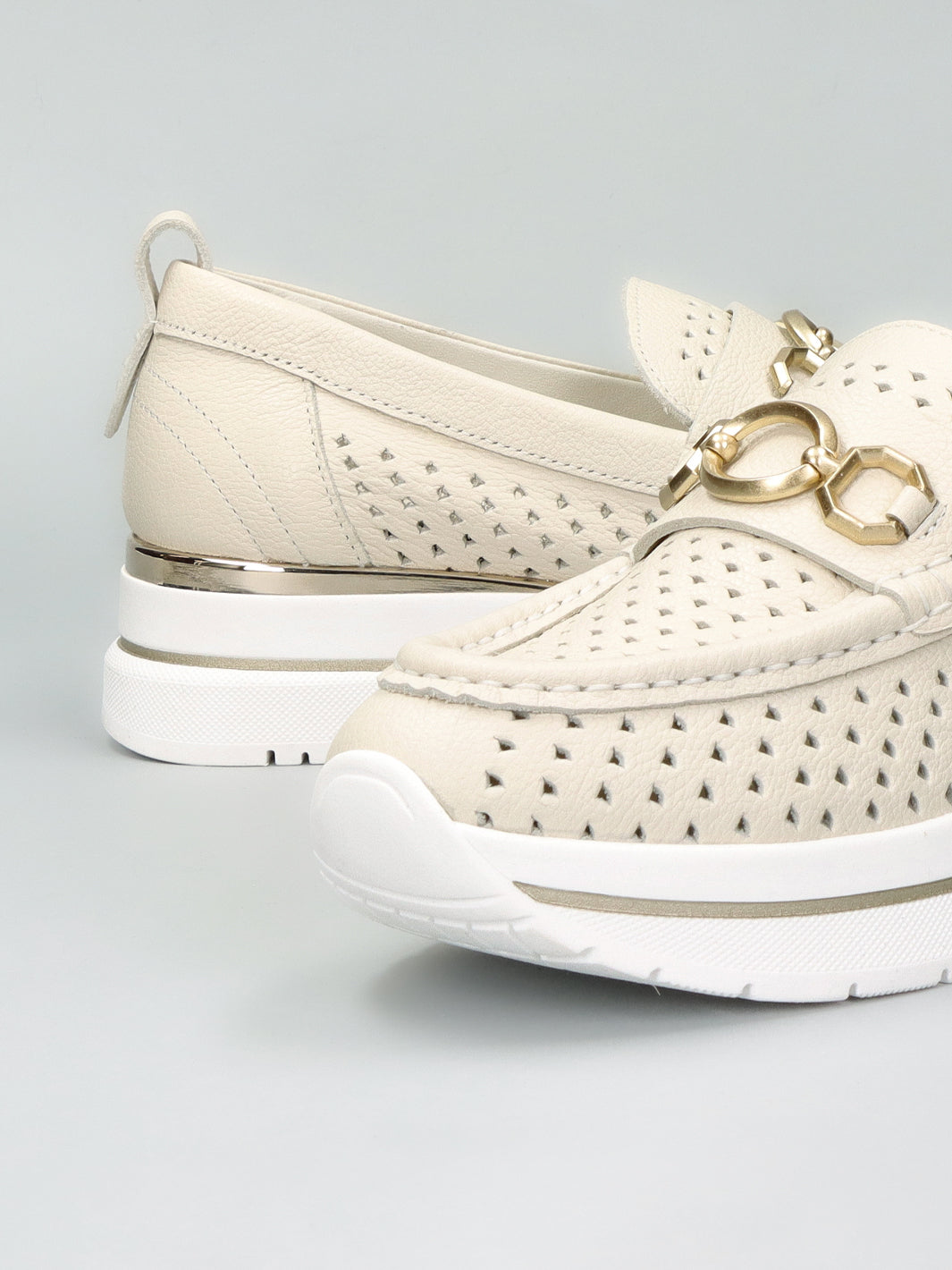 LEATHER MOCCASINS - BEIGE