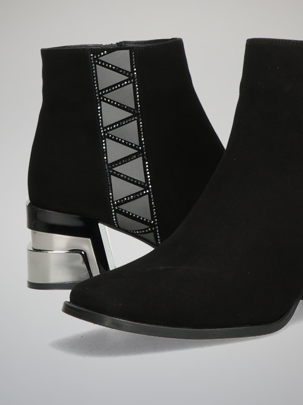 ELEGANT ANKLE BOOTS - BLACK