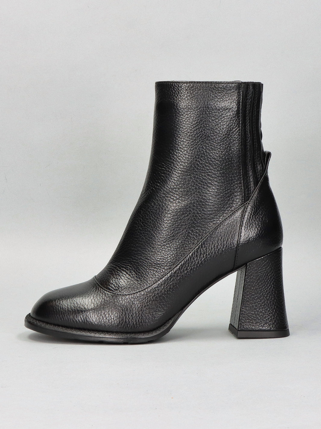LEATHER BOOTS - BLACK
