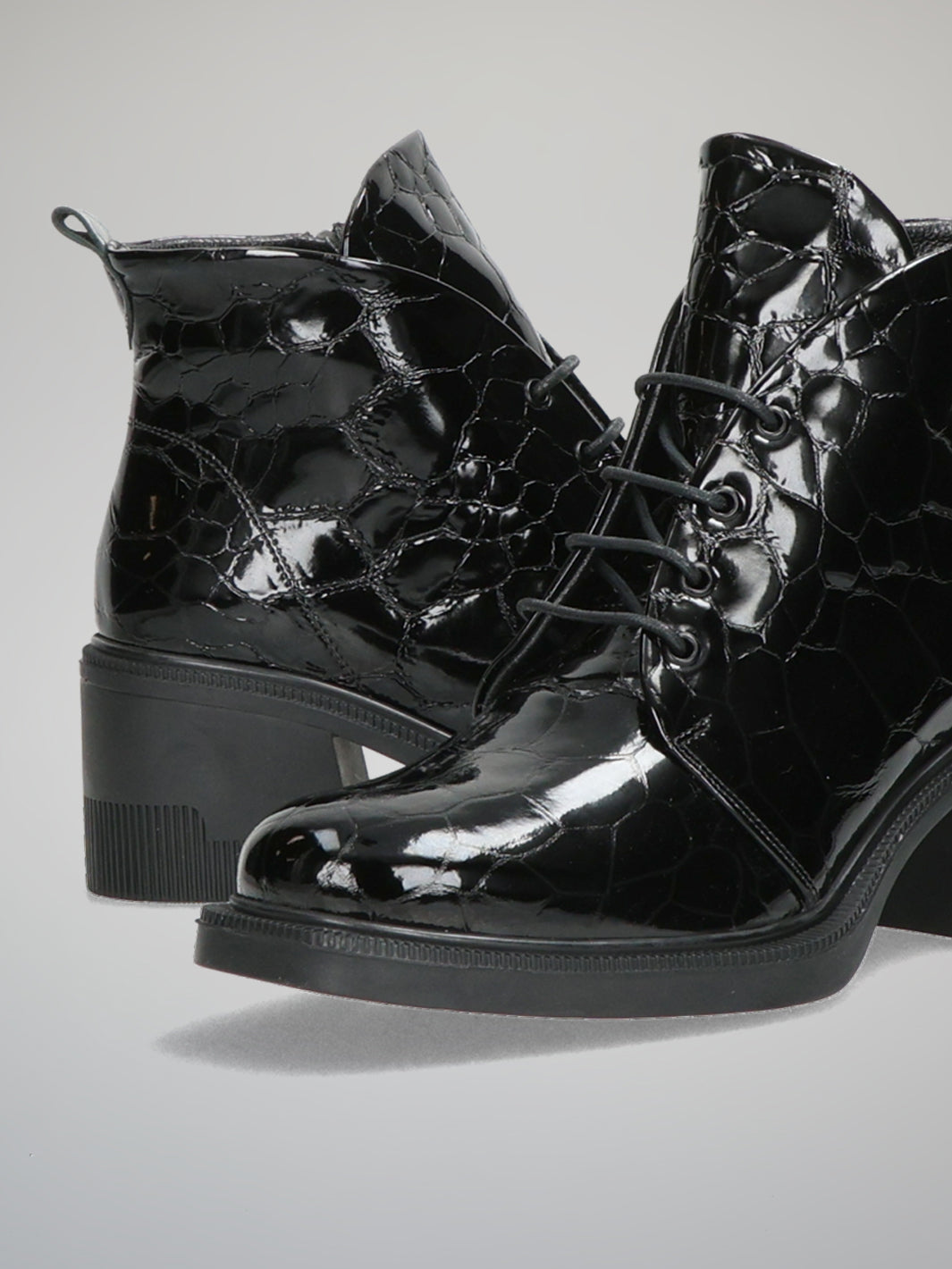 LEATHER ANKLE BOOTS - BLACK